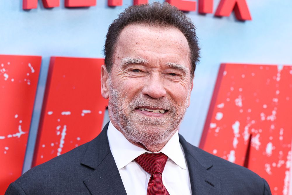 Arnold Schwarzenegger Teases Possible Return in Predator, Commando 2 ...