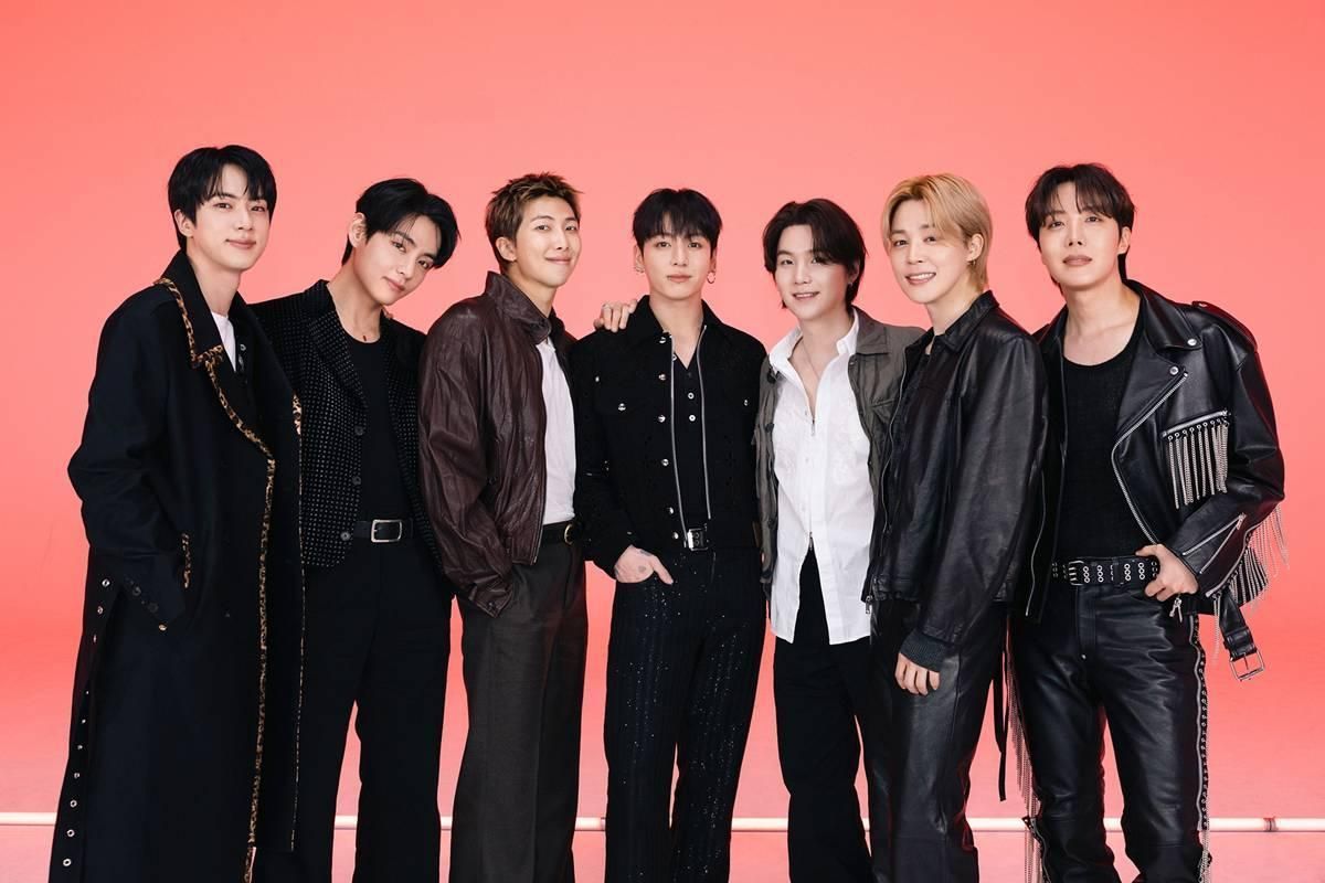 BTS Crowd Debate: 42K vs 100K at Seoul Show