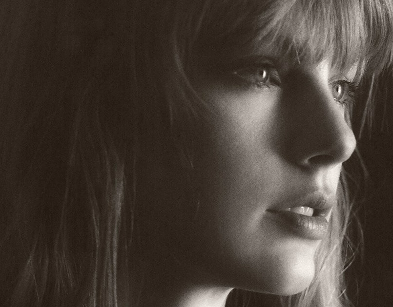 Taylor Swift Moves to Protect Her Voice as AI Fakes Get Scary Real - ZAPZEE